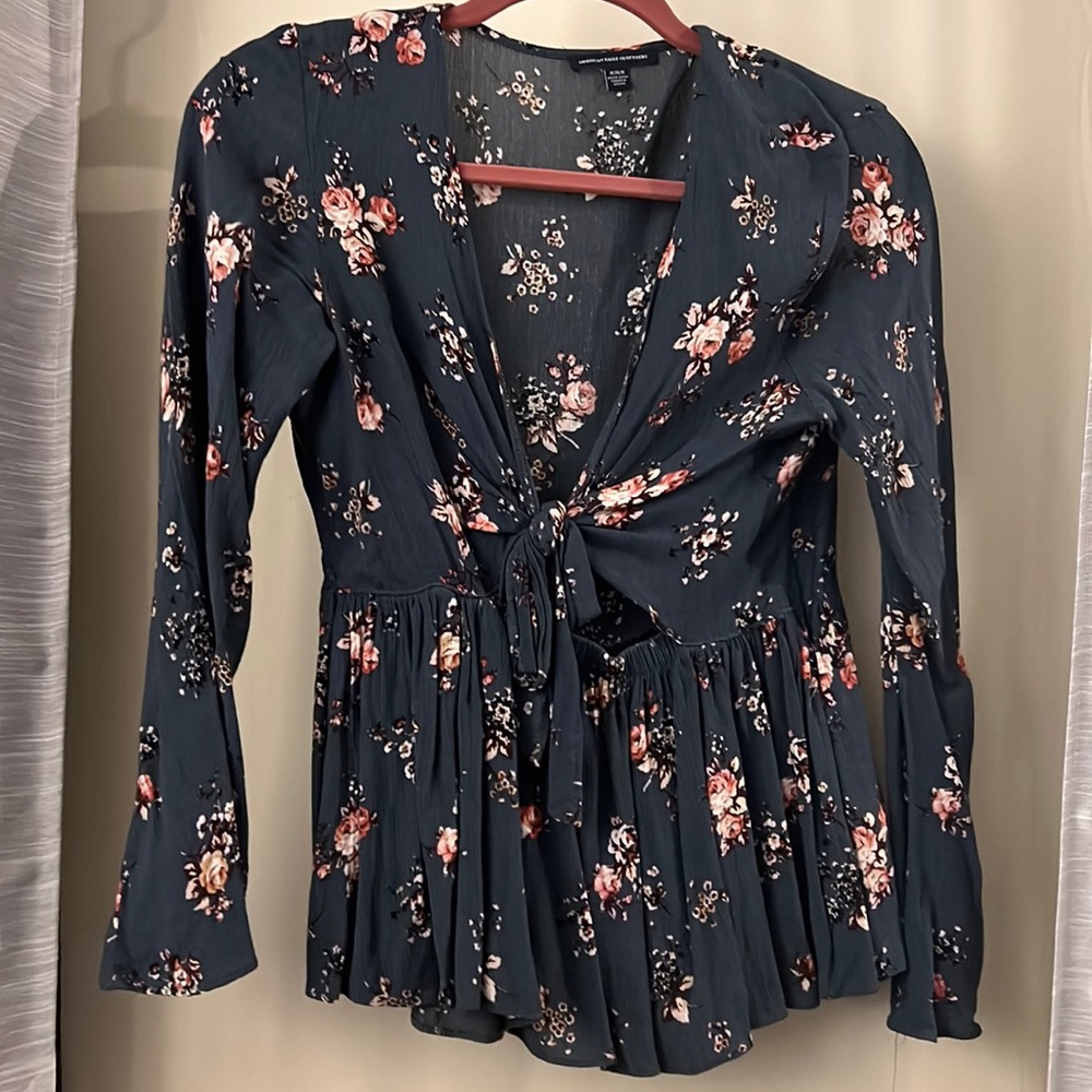 American Eagle floral long sleeve peplum top
